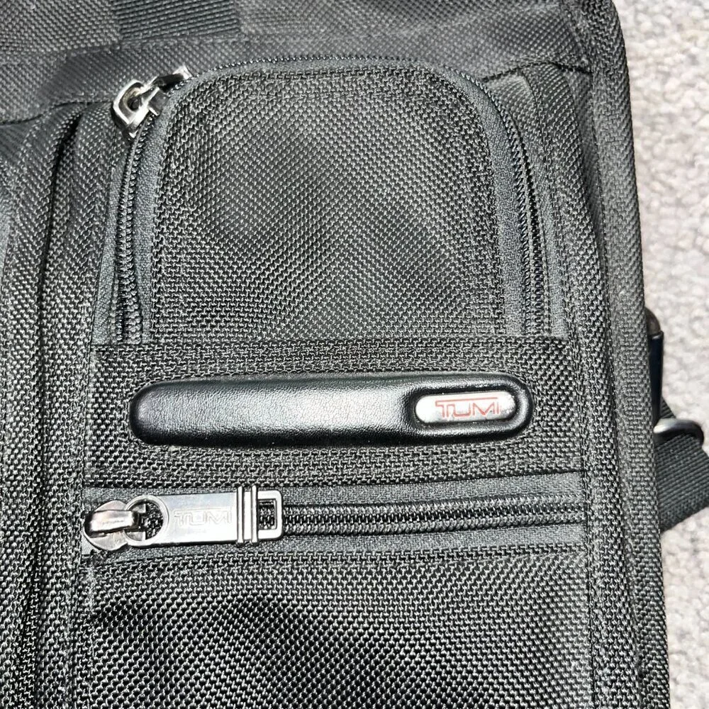 TUMI 26516D4 Compact Large Screen Nylon & Leather Computer Brief Case Black EUC